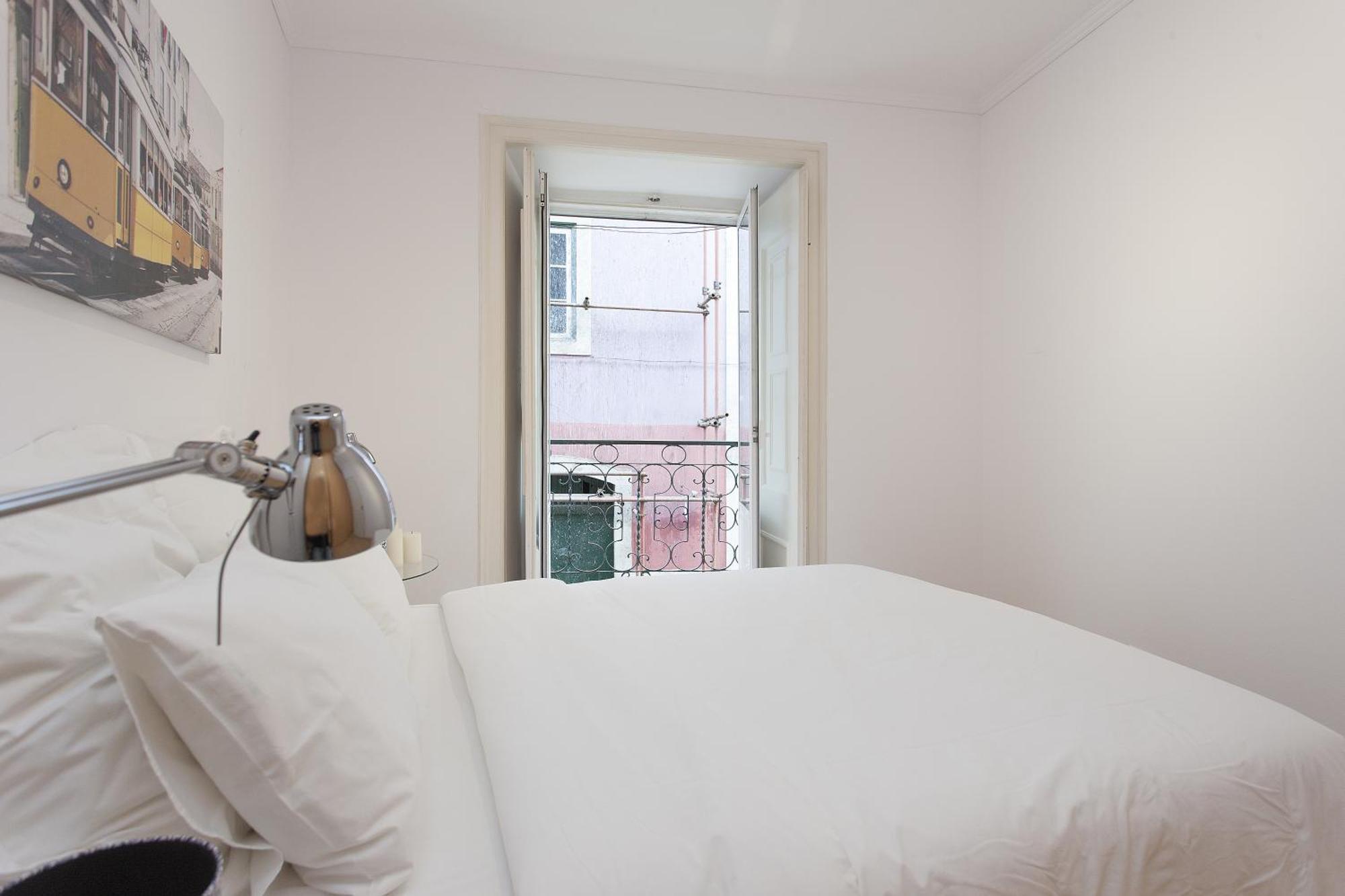 Deluxe One-Bedroom Apartment
