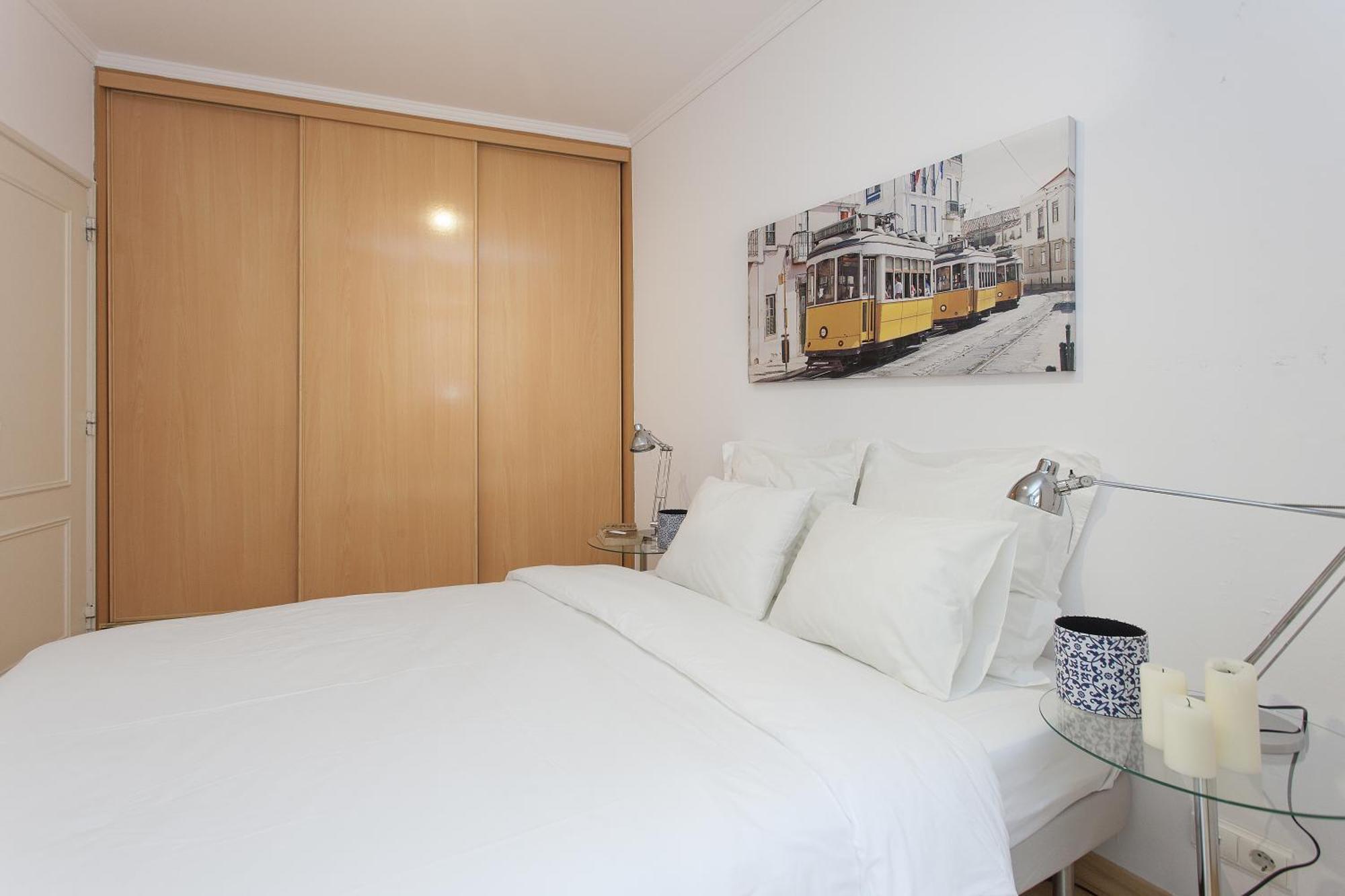 Deluxe One-Bedroom Apartment