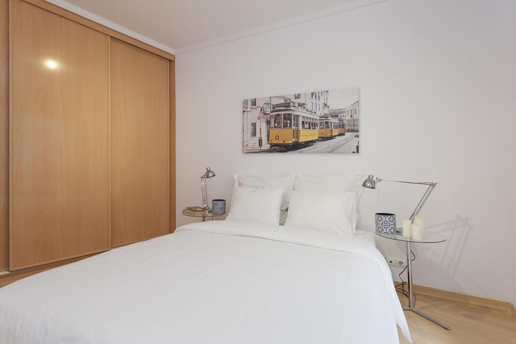 Deluxe One-Bedroom Apartment